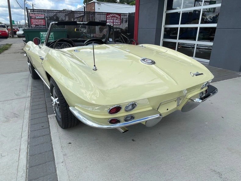 1965 Chevrolet Corvette C2 - Image 18 of 31