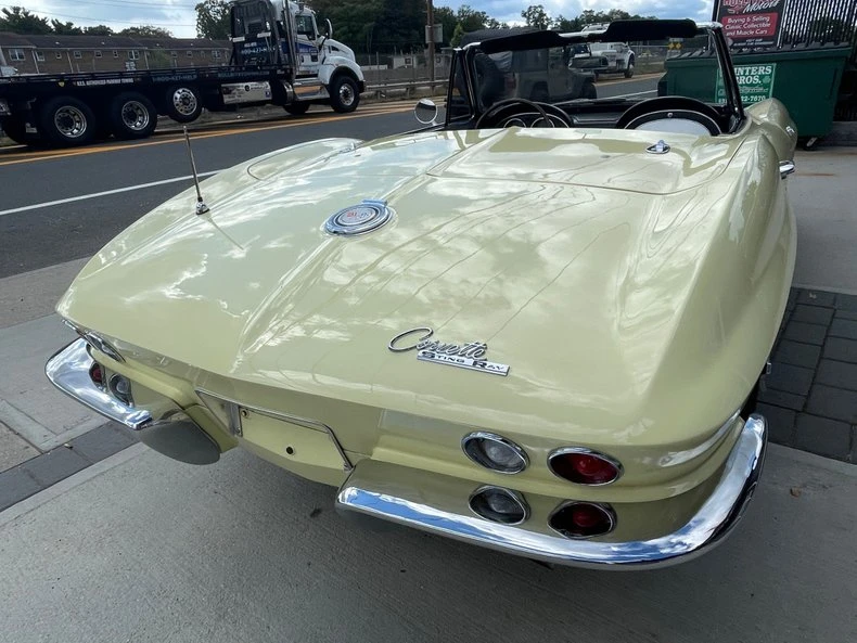 1965 Chevrolet Corvette C2 - Image 15 of 31