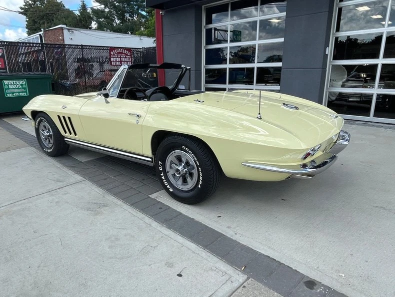 1965 Chevrolet Corvette C2 - Image 19 of 31