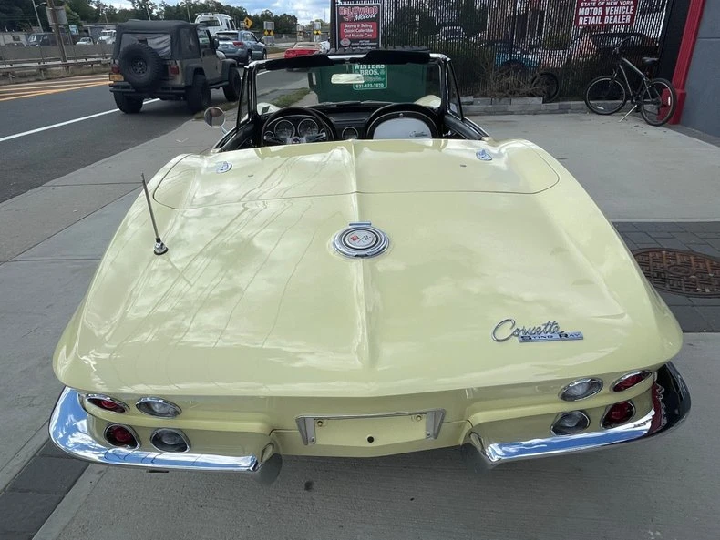 1965 Chevrolet Corvette C2 - Image 17 of 31