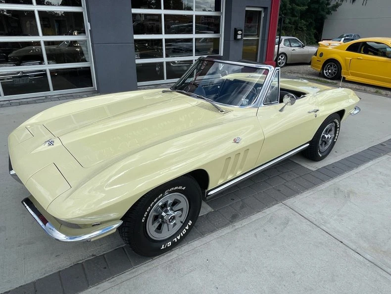 1965 Chevrolet Corvette C2 - Image 24 of 31