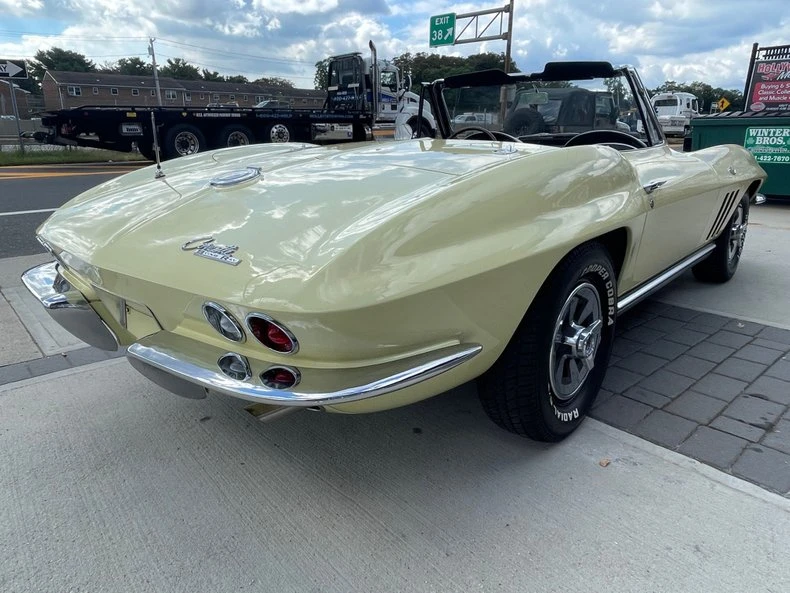 1965 Chevrolet Corvette C2 - Image 13 of 31