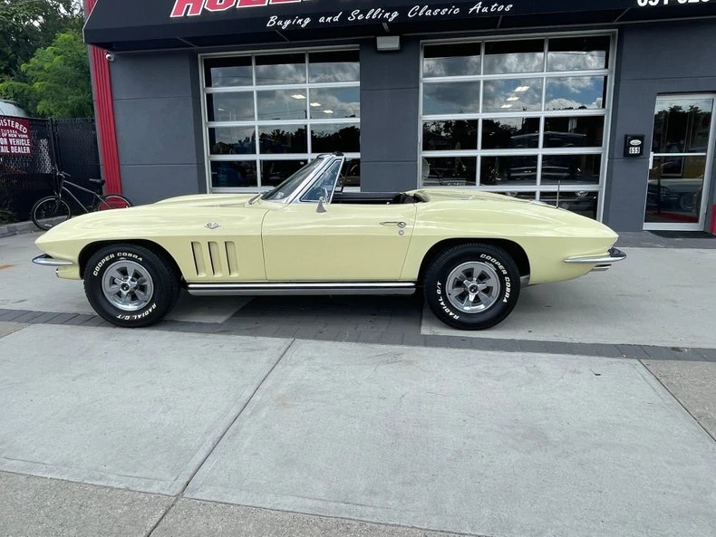 1965 Chevrolet Corvette C2 - Image 21 of 31
