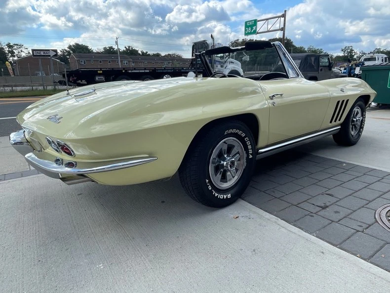 1965 Chevrolet Corvette C2 - Image 12 of 31