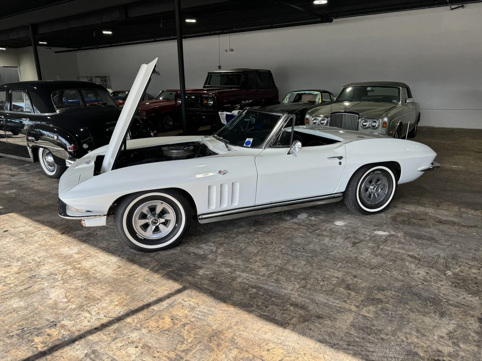 1965 Chevrolet Corvette C2 - Image 15 of 31