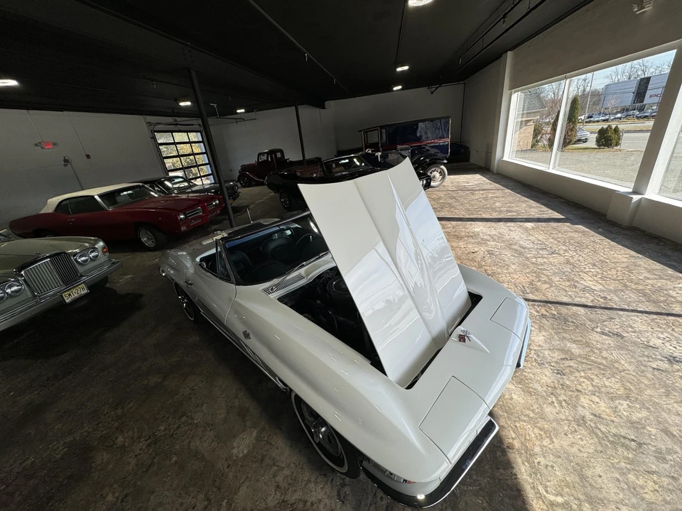 1965 Chevrolet Corvette C2 - Image 23 of 31
