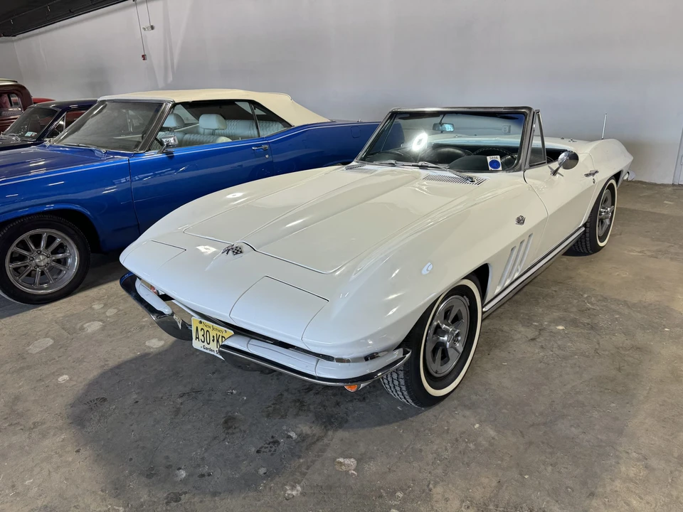 1965 Chevrolet Corvette C2 - Image 5 of 31
