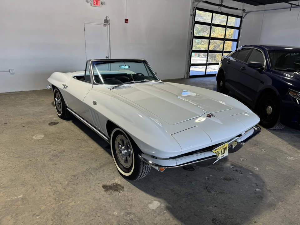1965 Chevrolet Corvette C2 - Image 11 of 31