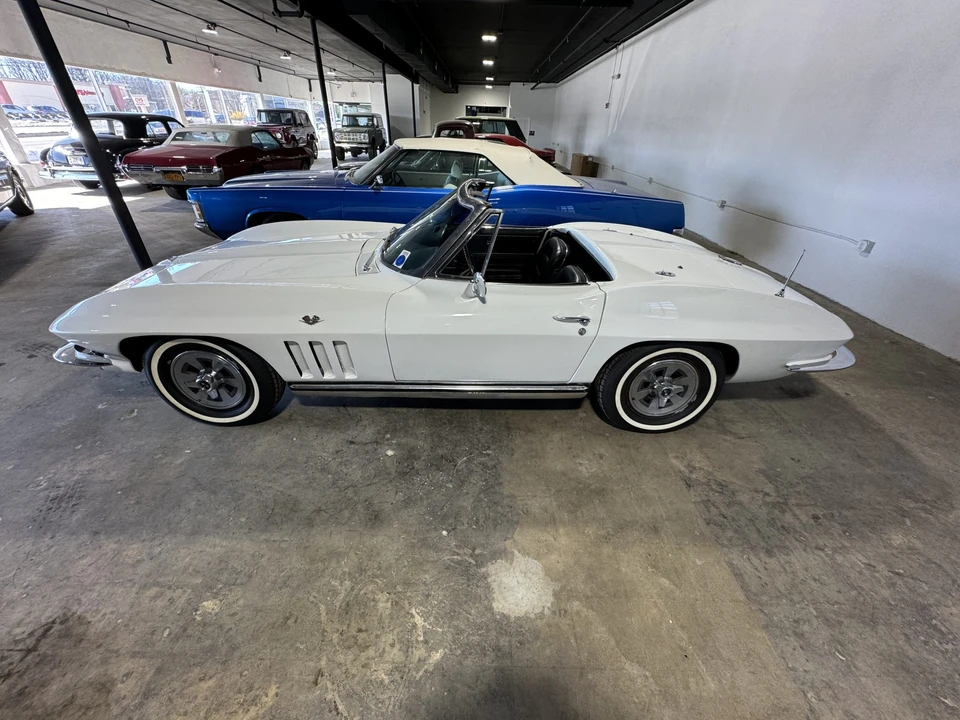 1965 Chevrolet Corvette C2 - Image 6 of 31