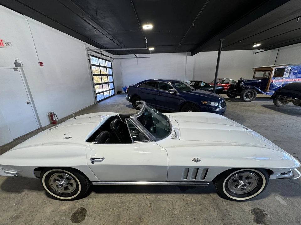 1965 Chevrolet Corvette C2 - Image 10 of 31