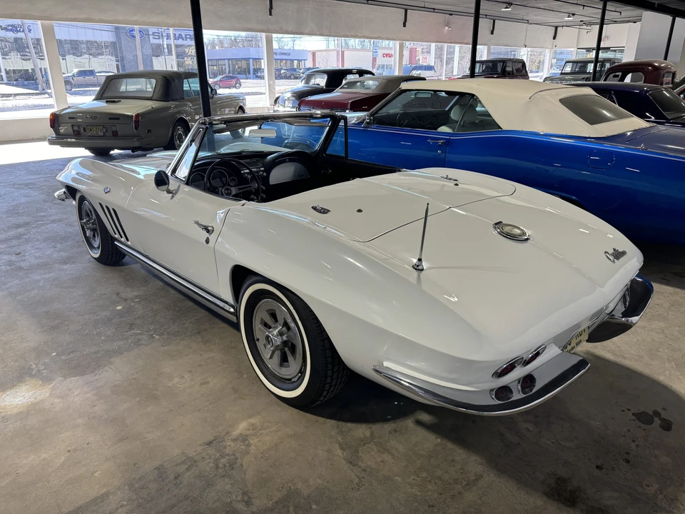 1965 Chevrolet Corvette C2 - Image 7 of 31