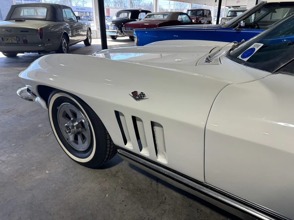 1965 Chevrolet Corvette C2 - Image 25 of 31