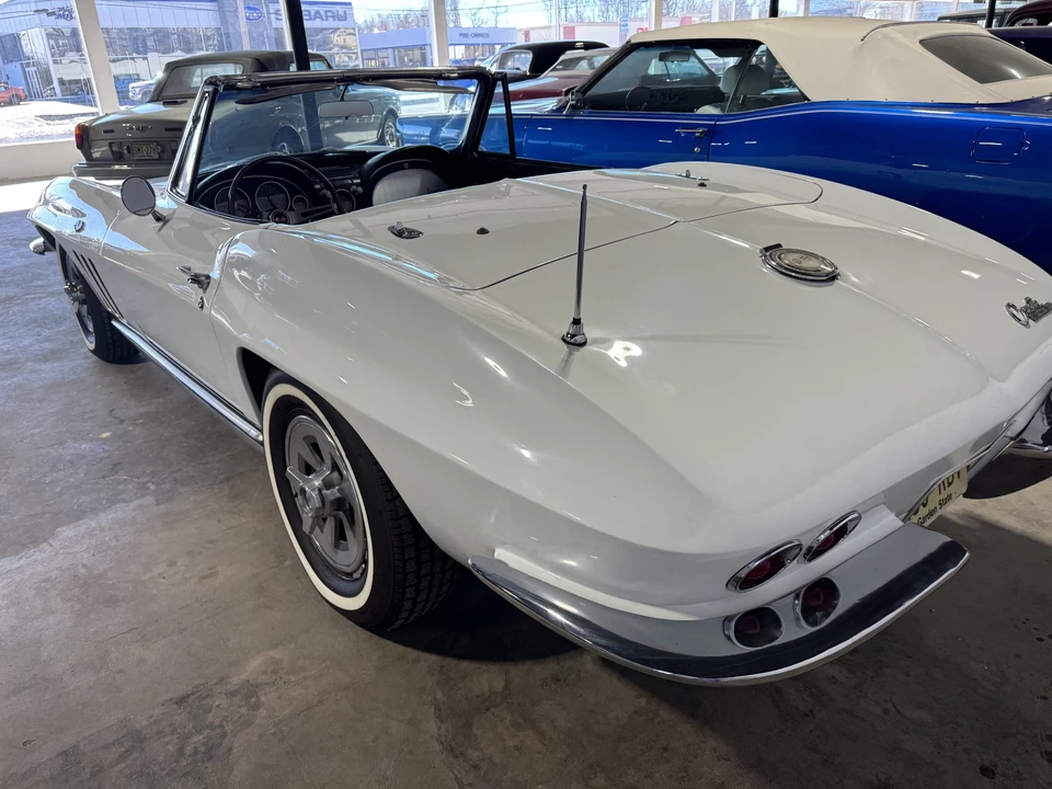 1965 Chevrolet Corvette C2 - Image 27 of 31