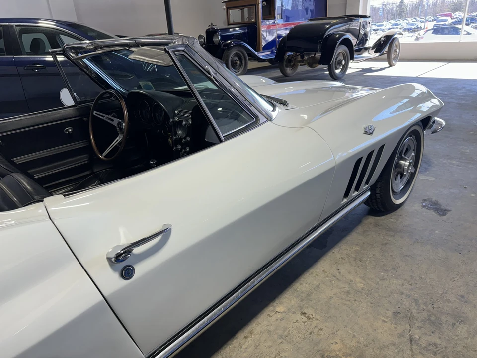 1965 Chevrolet Corvette C2 - Image 30 of 31