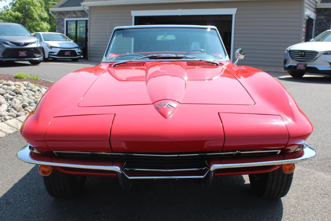 1965 Chevrolet Corvette C2 - Image 2 of 12