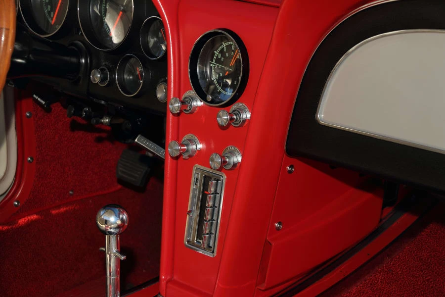 1965 Chevrolet Corvette C2 - Image 27 of 31