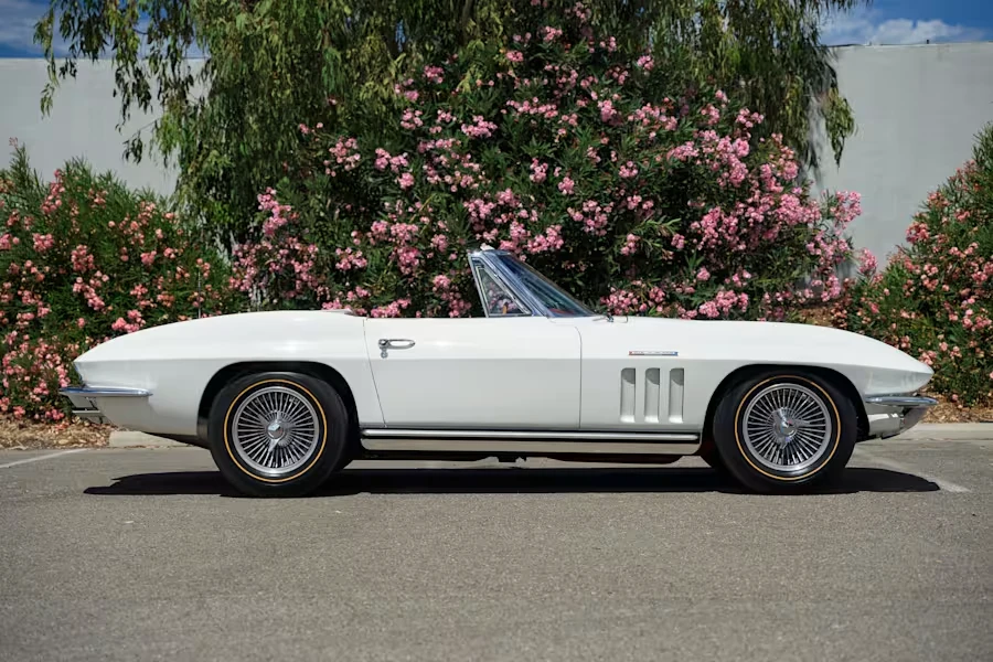 1965 Chevrolet Corvette C2 - Image 2 of 31