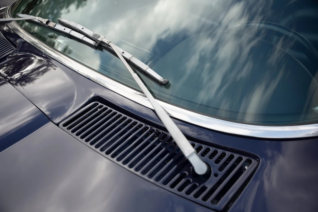 1965 Chevrolet Corvette C2 - Image 23 of 31