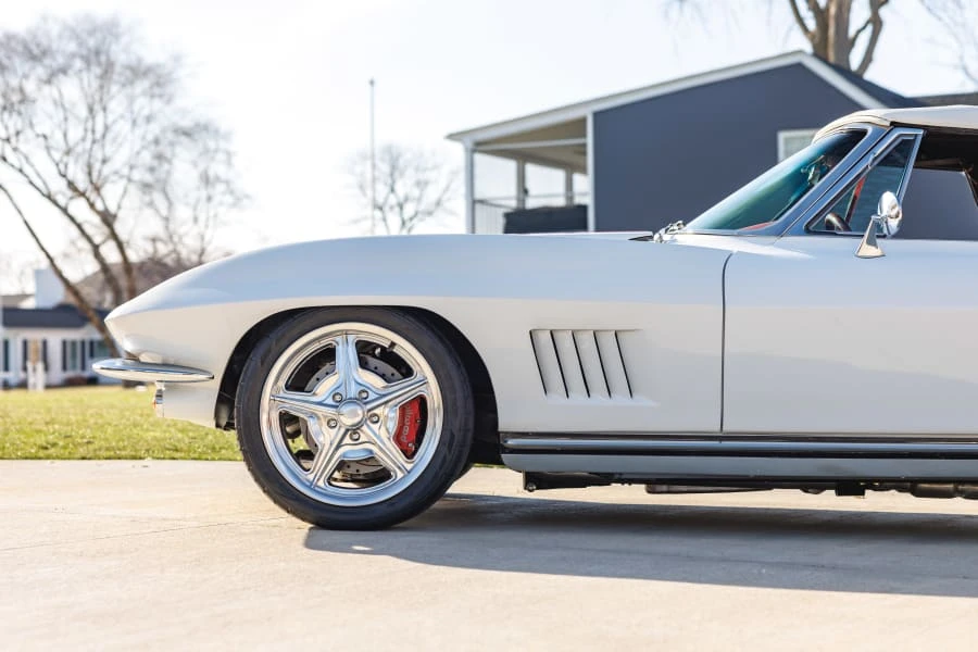 1965 Chevrolet Corvette C2 - Image 23 of 31