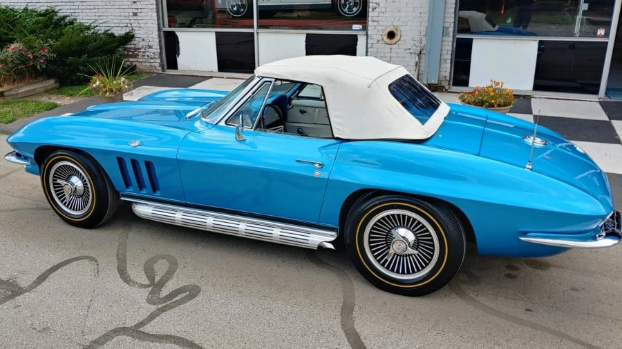 1965 Chevrolet Corvette C2 - Image 16 of 17