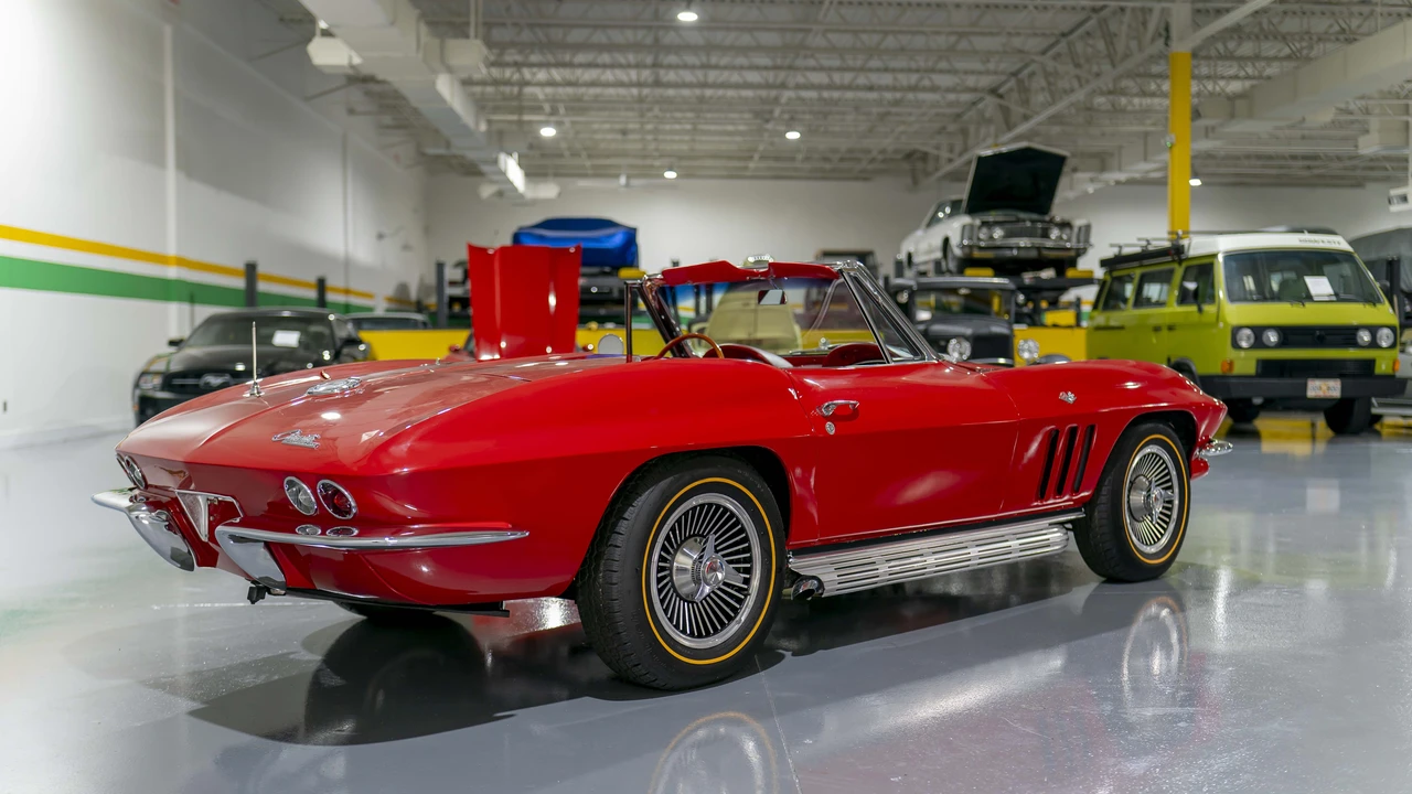 1965 Chevrolet Corvette C2 - Image 15 of 31