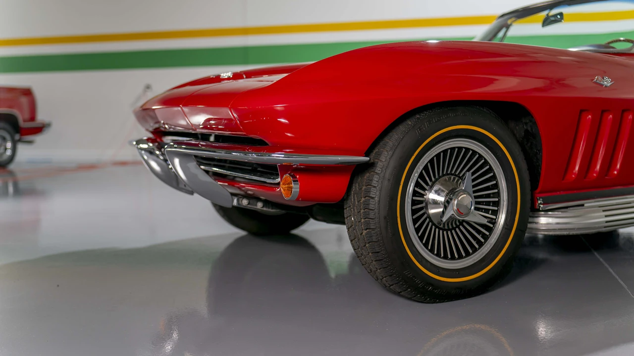 1965 Chevrolet Corvette C2 - Image 30 of 31