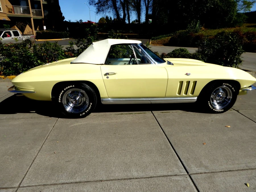 1965 Chevrolet Corvette C2 - Image 11 of 12