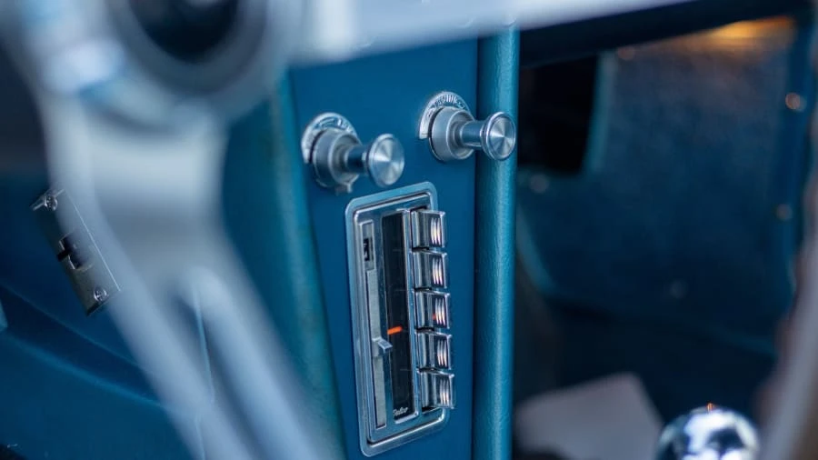 1965 Chevrolet Corvette C2 - Image 23 of 31