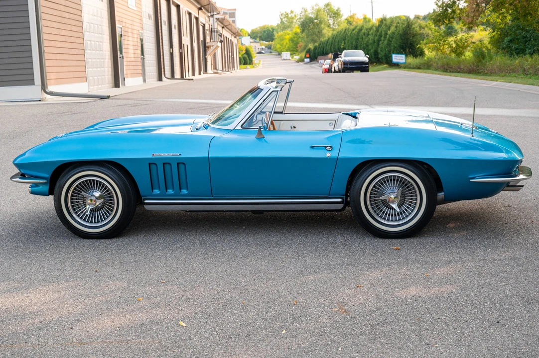 1965 Chevrolet Corvette C2 - Image 3 of 31