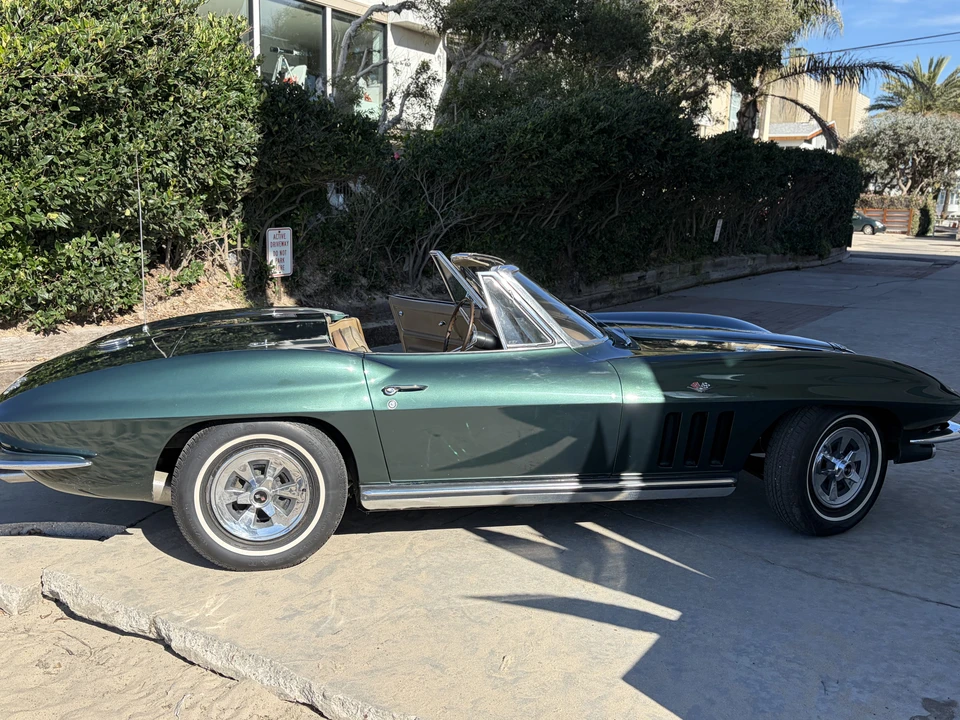 1965 Chevrolet Corvette C2 - Image 3 of 31