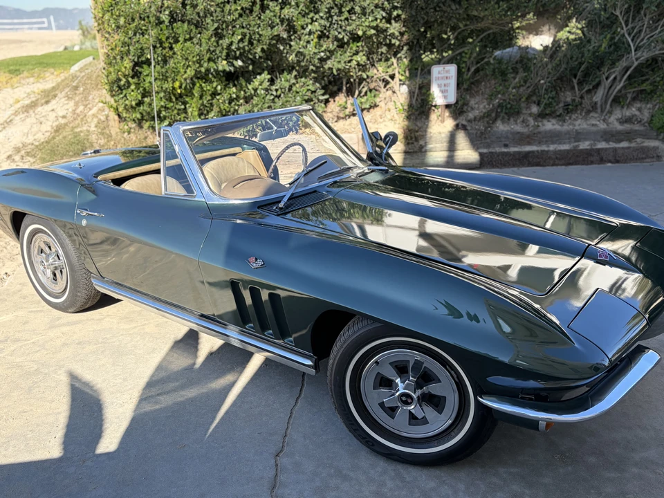 1965 Chevrolet Corvette C2 - Image 2 of 31