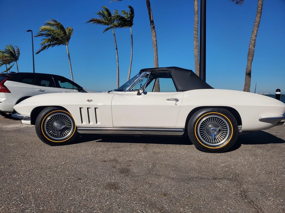 1965 Chevrolet Corvette C2 - Image 25 of 31