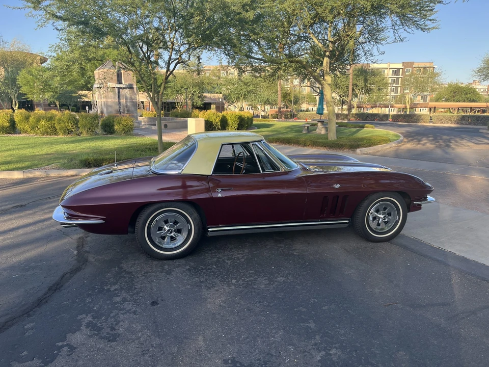 1965 Chevrolet Corvette C2 - Image 19 of 31