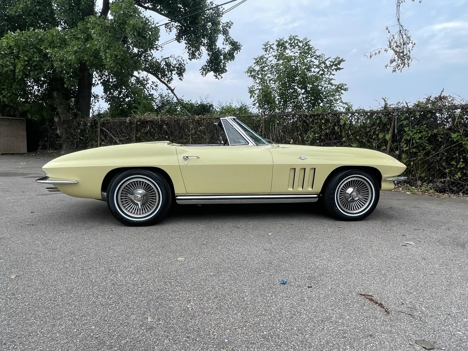 1965 Chevrolet Corvette C2 - Image 10 of 31