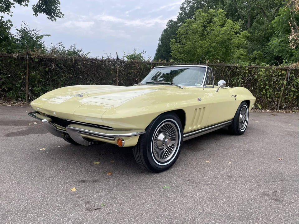 1965 Chevrolet Corvette C2 - Image 2 of 31