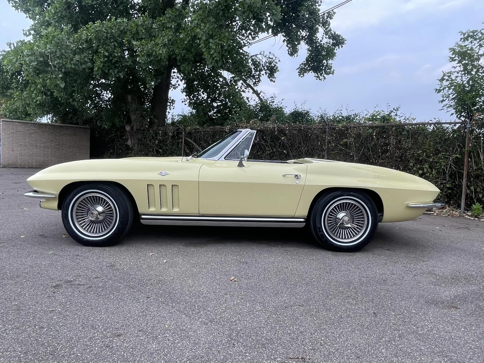 1965 Chevrolet Corvette C2 - Image 6 of 31