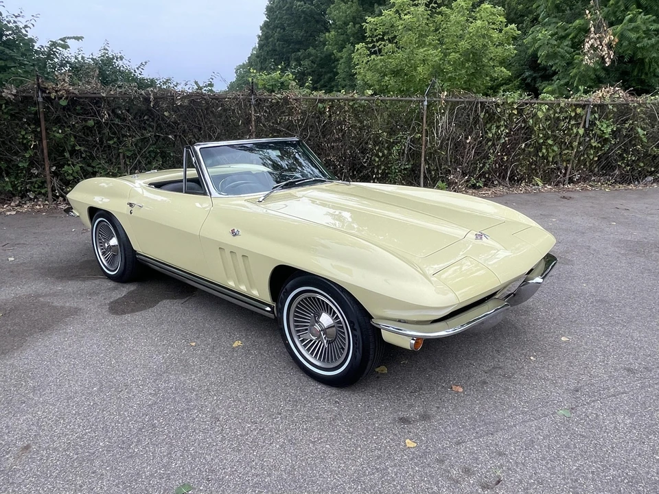 1965 Chevrolet Corvette C2 - Image 11 of 31
