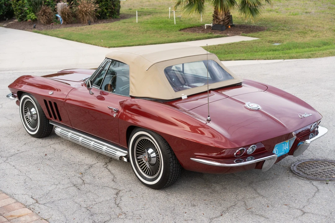 1965 Chevrolet Corvette C2 - Image 15 of 31