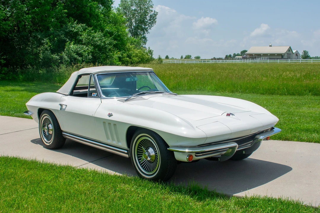 1965 Chevrolet Corvette C2 - Image 15 of 31