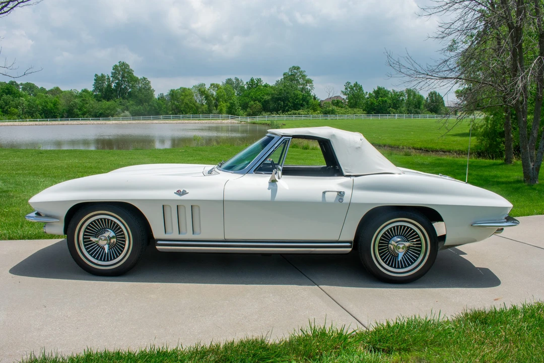 1965 Chevrolet Corvette C2 - Image 10 of 31