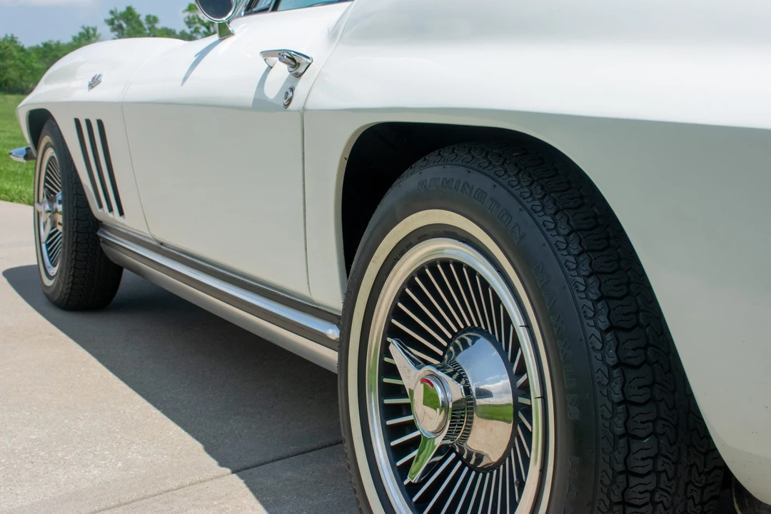 1965 Chevrolet Corvette C2 - Image 25 of 31