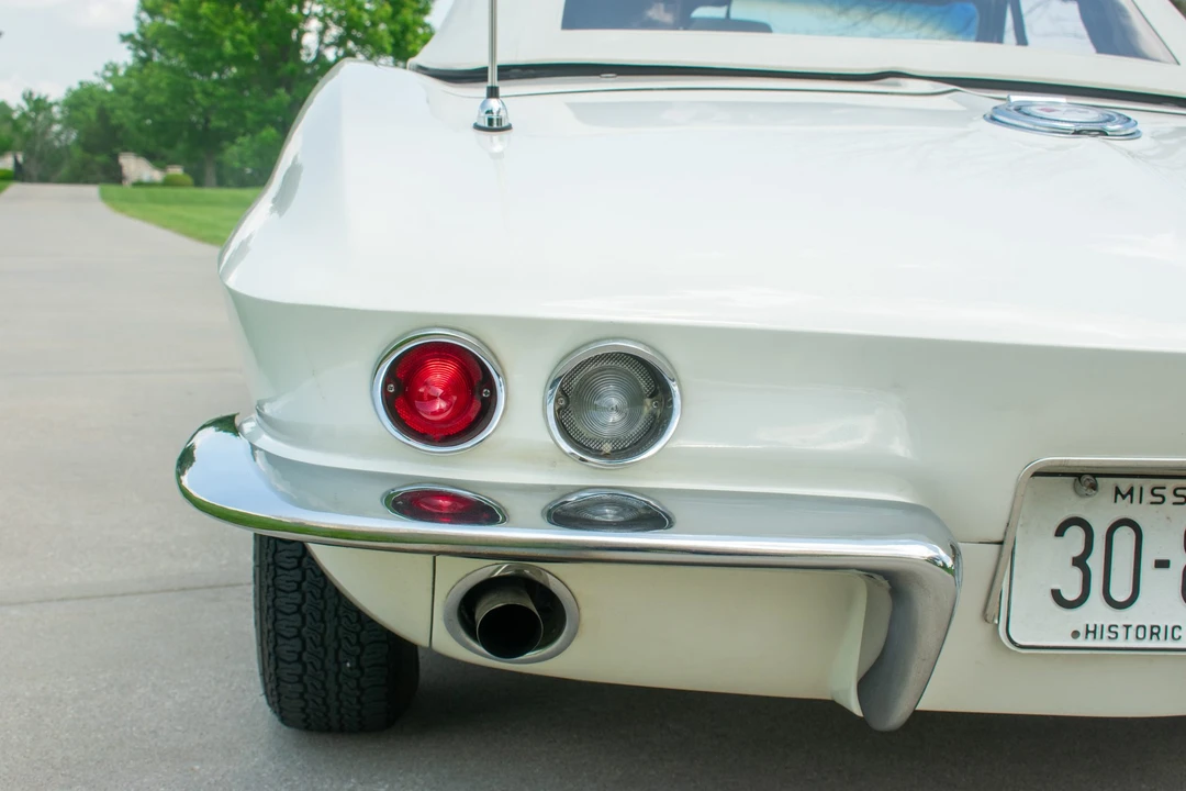 1965 Chevrolet Corvette C2 - Image 21 of 31
