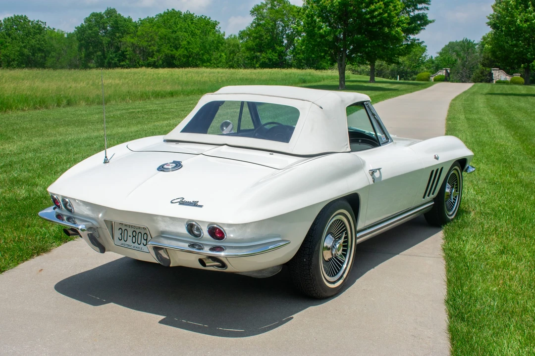 1965 Chevrolet Corvette C2 - Image 13 of 31