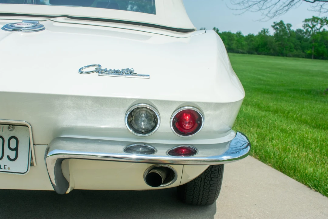1965 Chevrolet Corvette C2 - Image 22 of 31