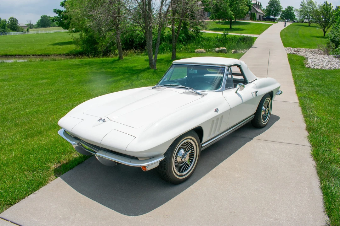 1965 Chevrolet Corvette C2 - Image 18 of 31