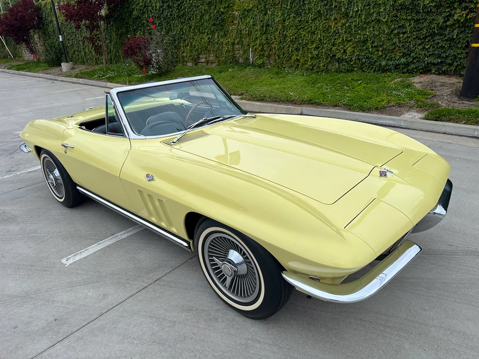 1965 Chevrolet Corvette C2 - Image 23 of 31