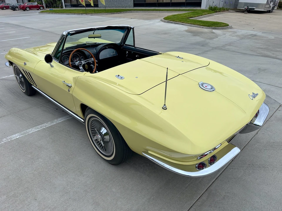 1965 Chevrolet Corvette C2 - Image 27 of 31
