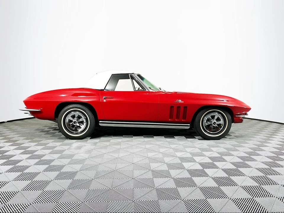 1965 Chevrolet Corvette C2 - Image 21 of 31