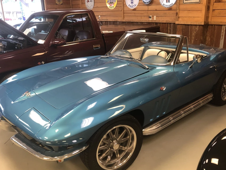1965 Chevrolet Corvette C2 - Image 11 of 31