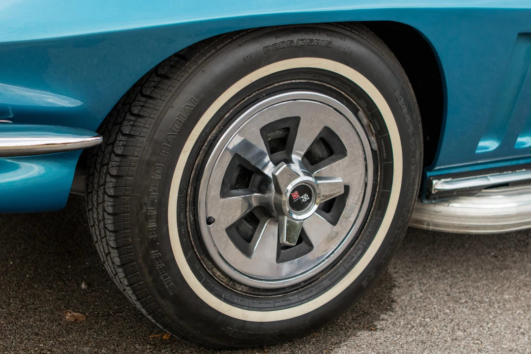 1965 Chevrolet Corvette C2 - Image 21 of 31